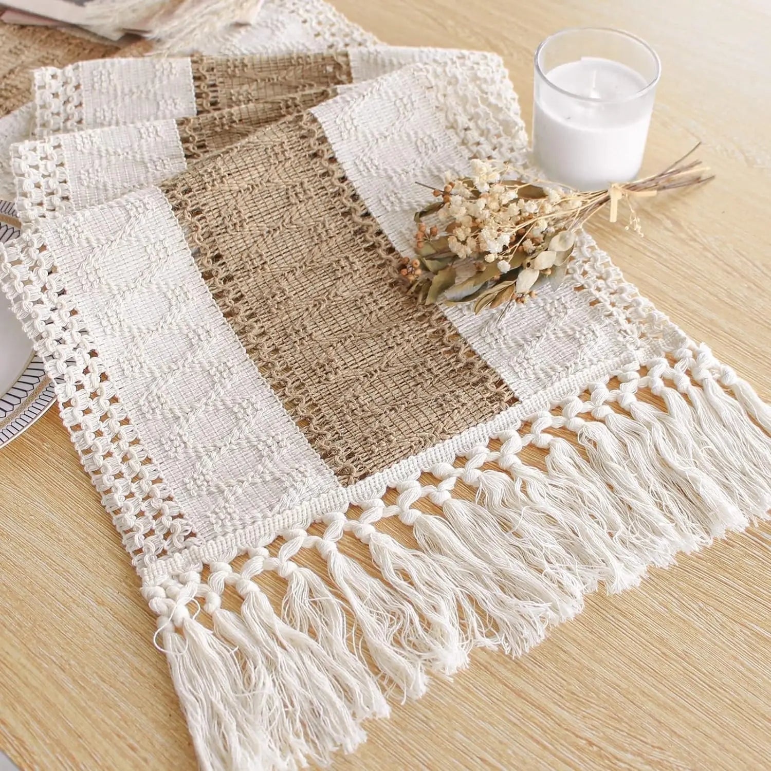 Chemin de table bohème crème motifs géométriques pompons - vue 3 sur 7
