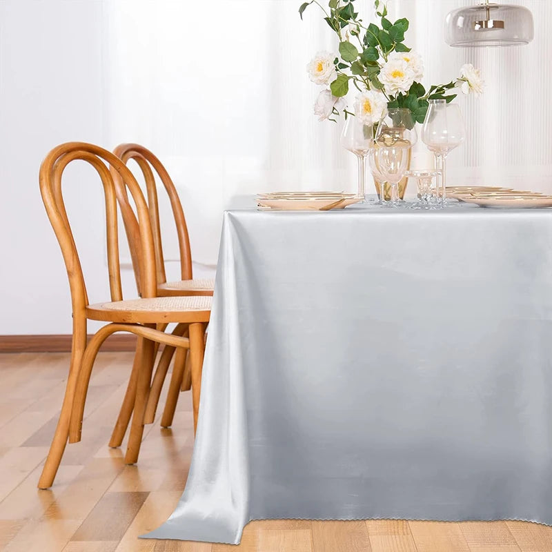 Nappe satinée douce et résistante pour table élégante