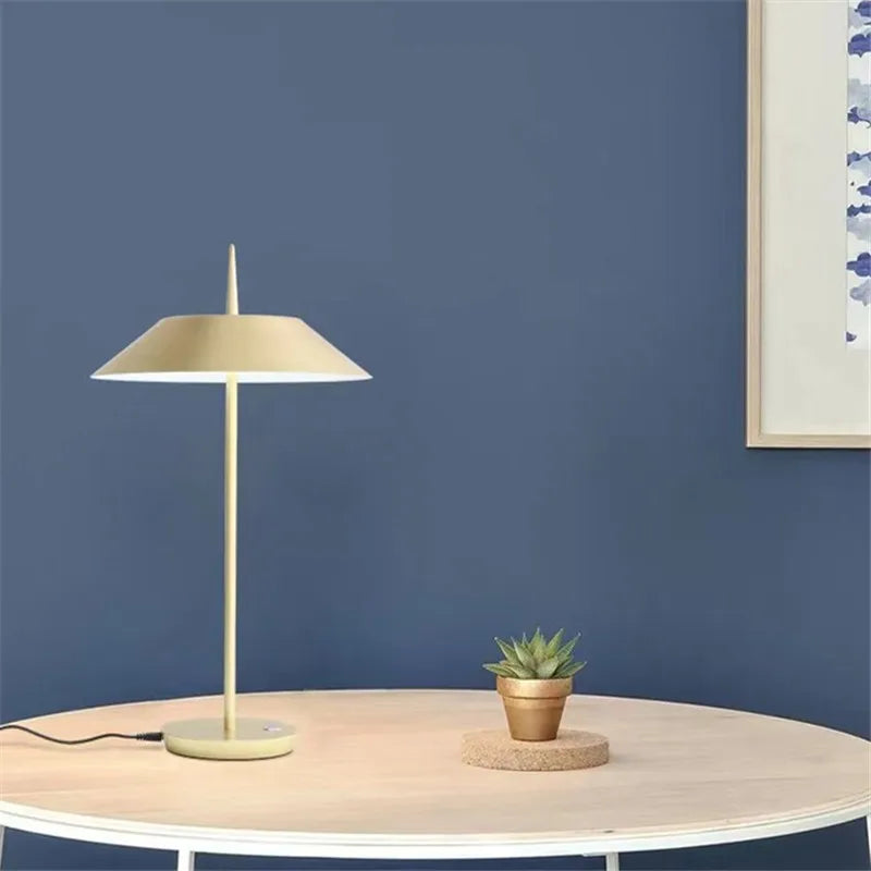 lampe à poser design en métal avec éclairage LED - vue 5 sur 12
