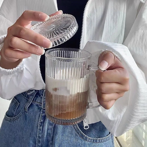 Tasse verre minimaliste avec couvercle et anse