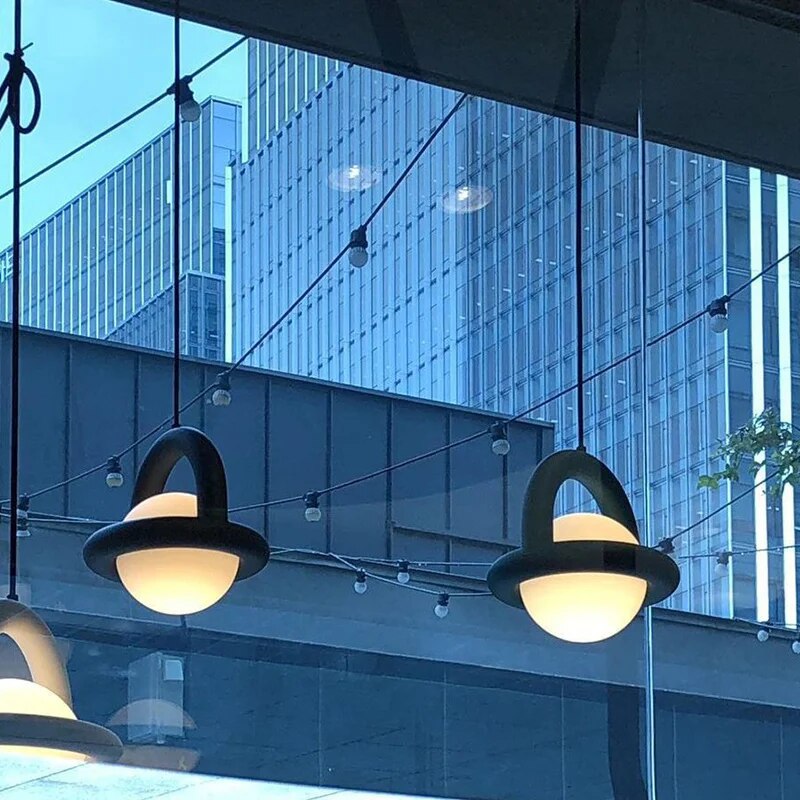 Suspension design ballon avec corps arrondi coloré