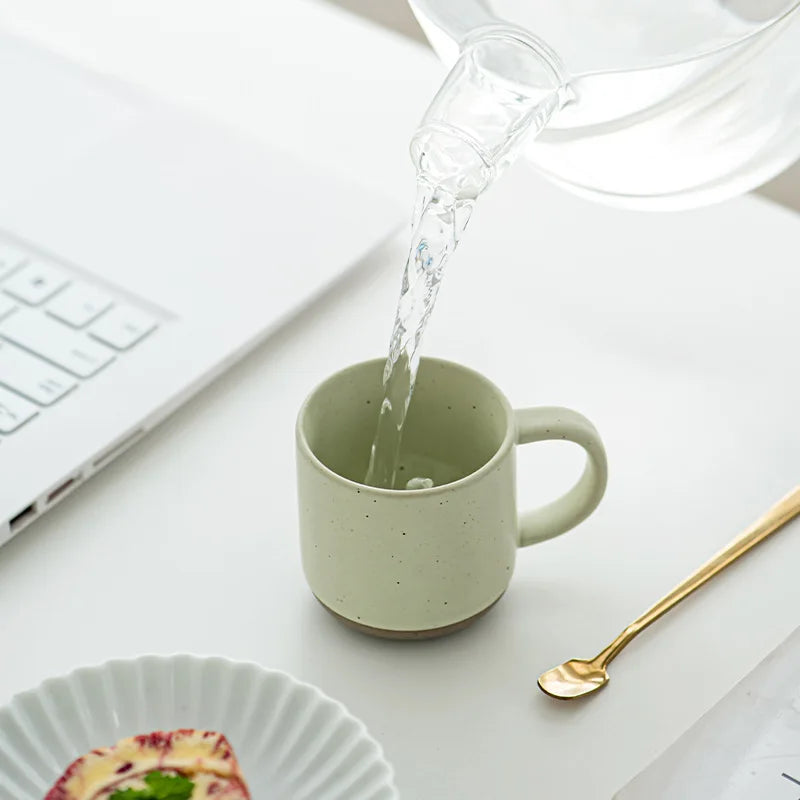 Tasse cafe ceramique mouchetee design retro anse