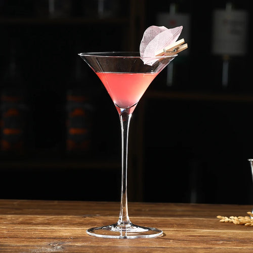 Verres à pied élégants relief pour cocktails vin