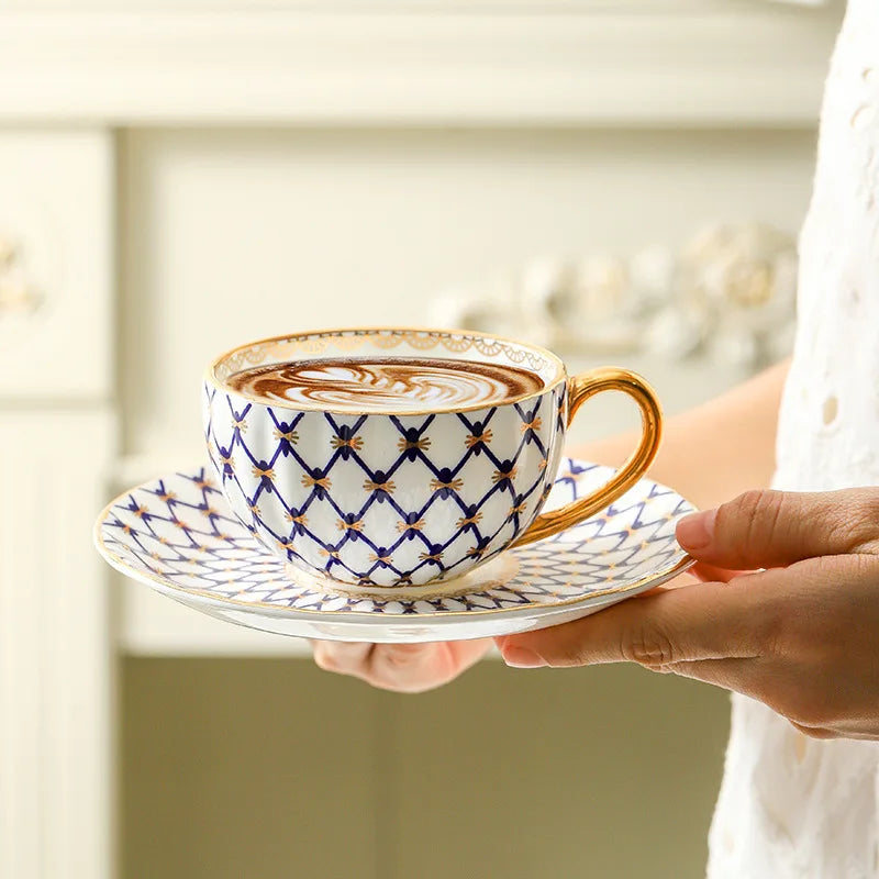 Tasse café porcelaine style nordique anse dorée - vue 5 sur 7