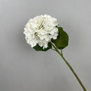 décoration de mariage fleurs artificielles hortensias et roses rouges