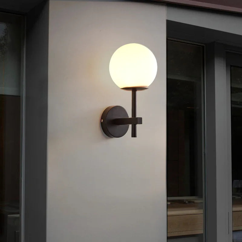 applique murale led moderne nordique avec boule de verre luminaira - vue 3 sur 12