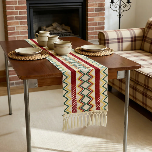 Chemin de table bohème motif aztèque à pompons
