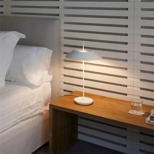 lampe à poser design en métal avec éclairage LED