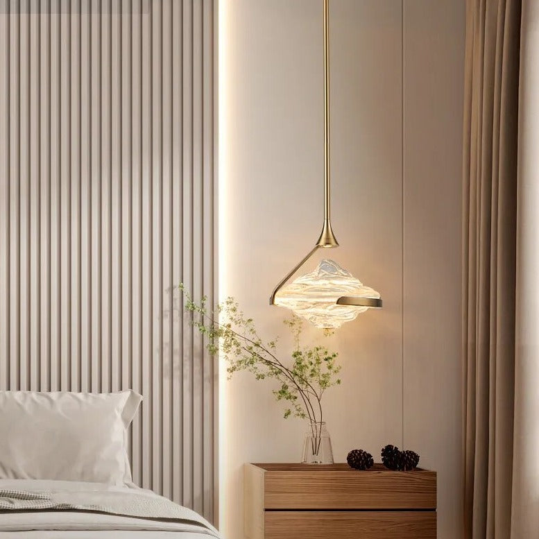 Suspension au design nordique moderne et luxueux - vue 3 sur 8