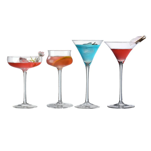 Verres elegants a pied pour cocktails champagne vin