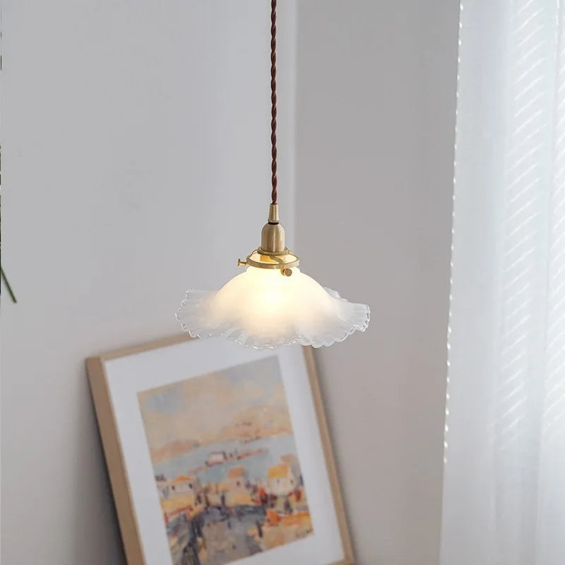 suspension en verre et laiton design nordique vintage