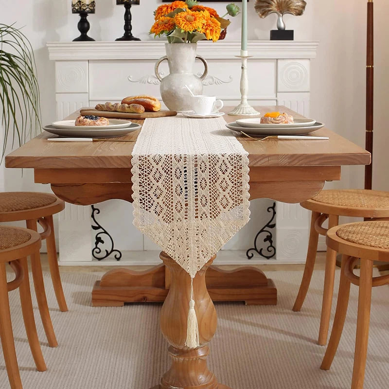 Chemin de table dentelle crochet bohème pompons beige - vue 2 sur 6