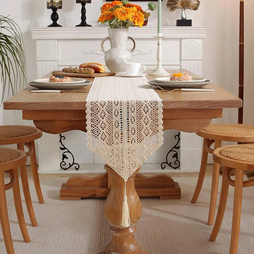 Chemin de table dentelle crochet boheme beige pompons