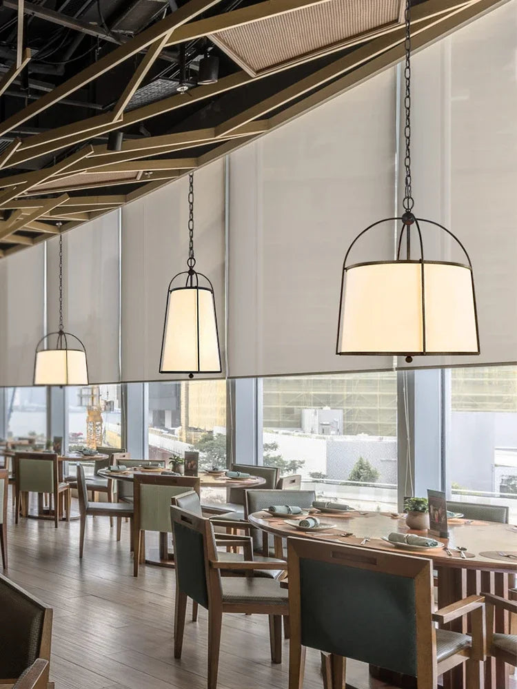 suspension dorée et noire pour restaurant japonais moderne - vue 4 sur 9