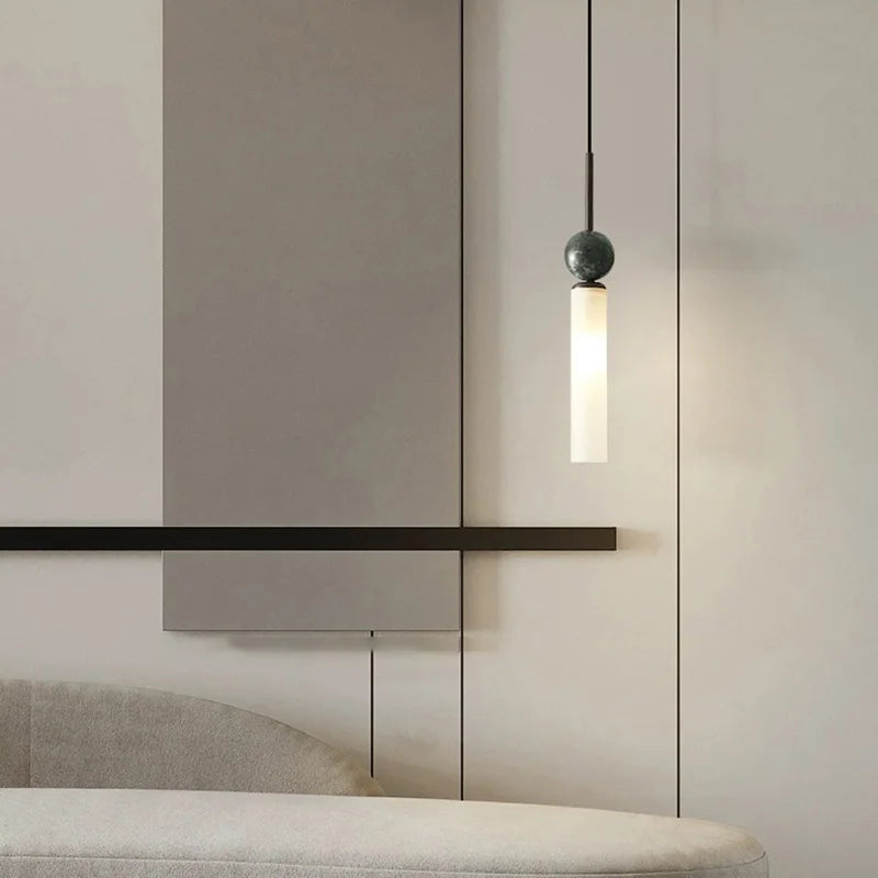 lustre simple et moderne en laiton avec boule de marbre acrylique