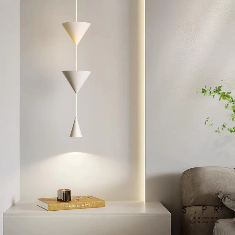 Lustre LED créatif en métal blanc et noir - vue 6 sur 8
