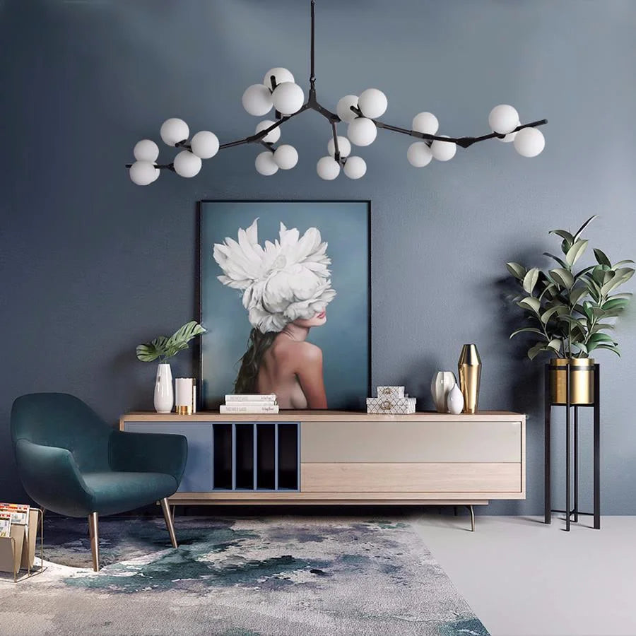 lustre en verre avec branches d'arbre et boules lumineuses