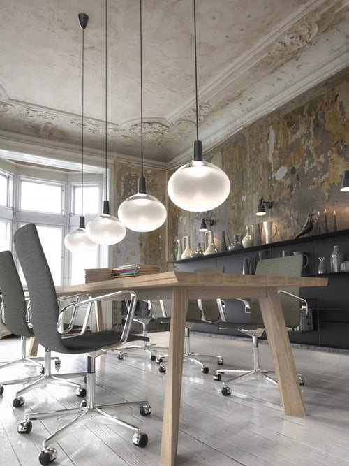 plafonnier led minimaliste en verre blanc mat élégant