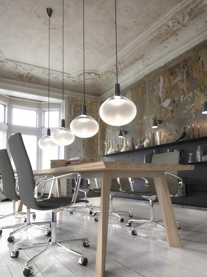 plafonnier led minimaliste en verre blanc mat design élégant moderne