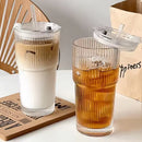Grande tasse verre rayé avec couvercle et paille