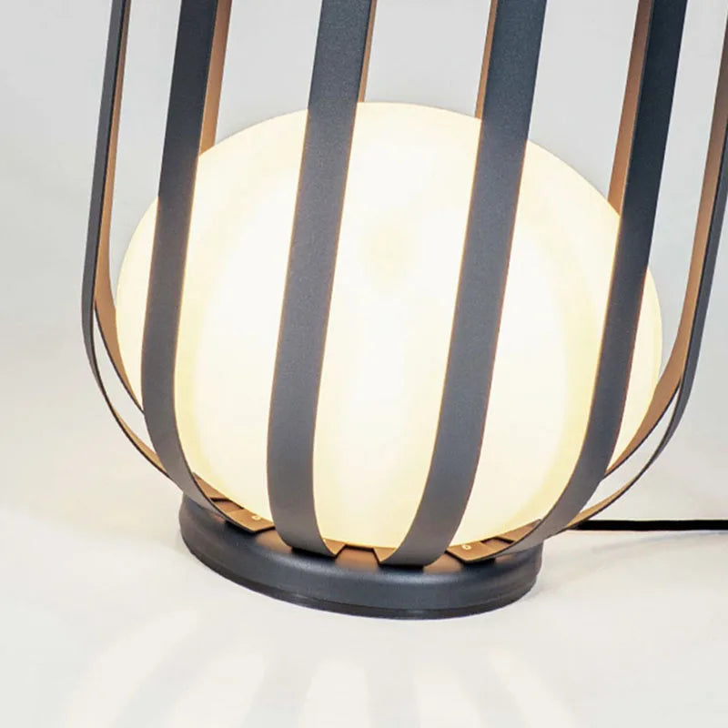 lampadaire solaire style 	 avec boule acrylique et prise métallique - vue 7 sur 18