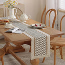 Chemin de table boheme beige motifs geometriques pompons