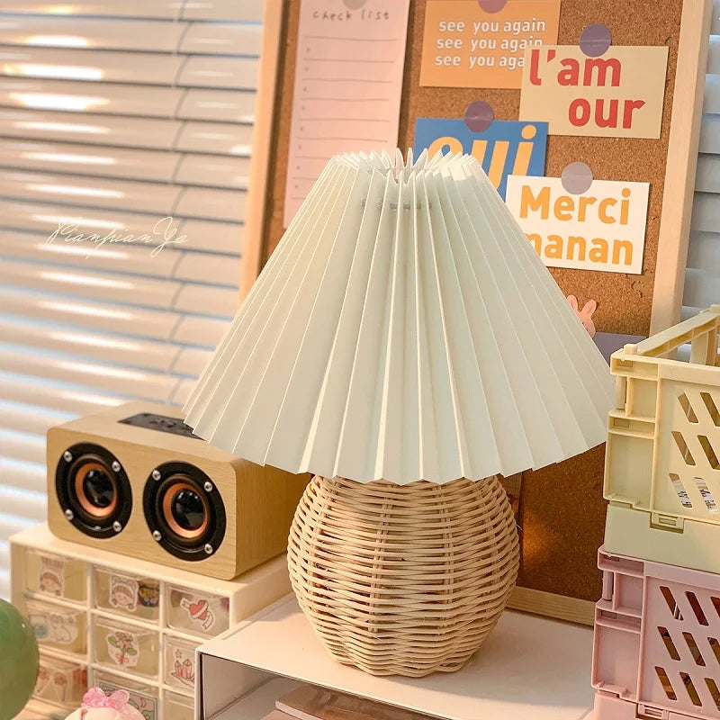 Lampe de Table plissée Vintage en rotin - vue 3 sur 8