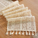 Chemin de table beige dentelle crochet pompons bohème