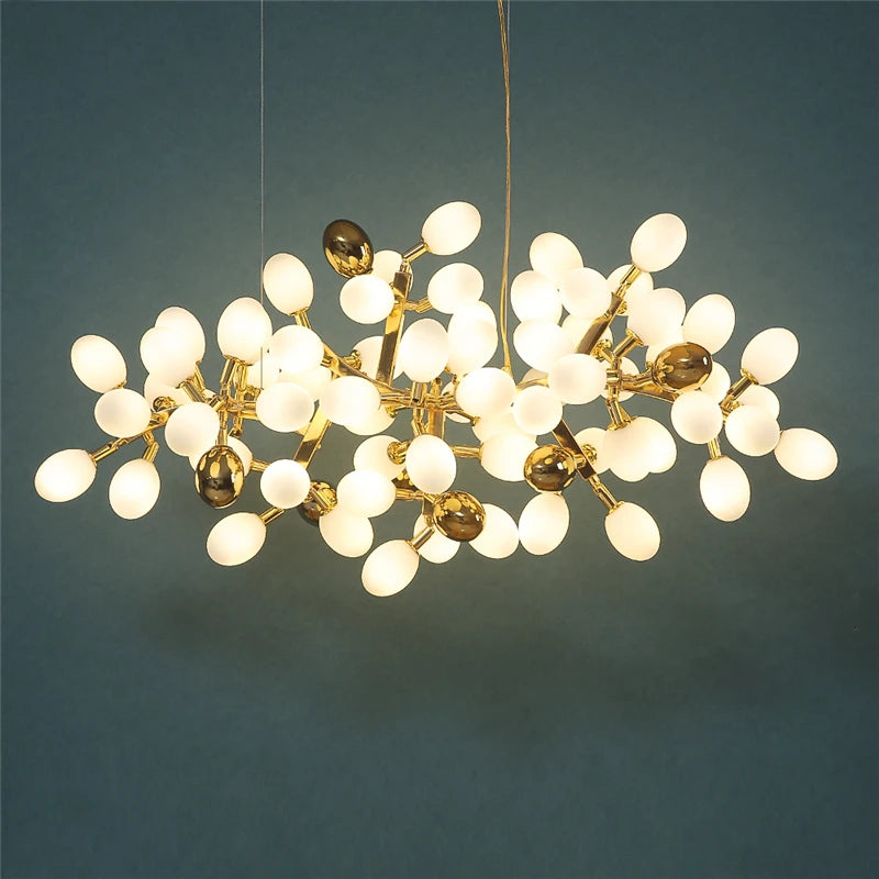 Lustre moderne en or en forme de raisin pour intérieur élégant