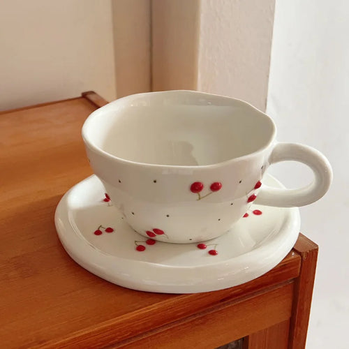Service tasse cafe ceramique motif cerises avec soucoupe