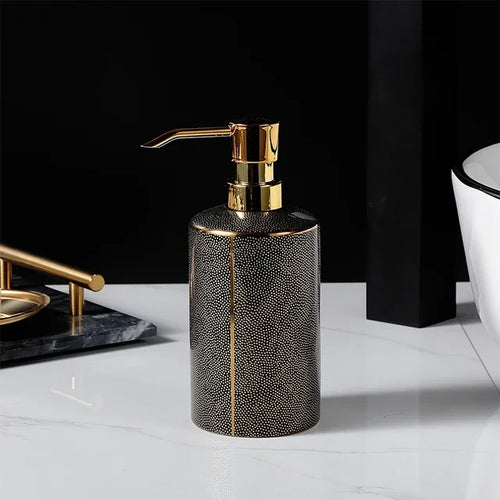 distributeur de savon en céramique et accessoires de salle de bain dorés