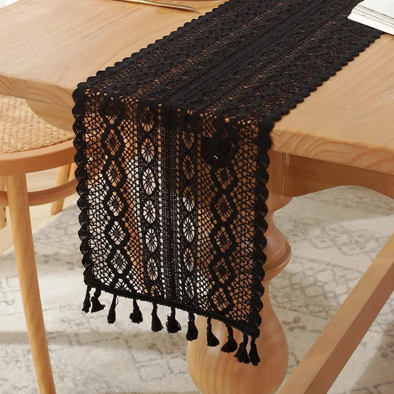 Chemin de table dentelle crochet style vintage pompons - vue 9 sur 12