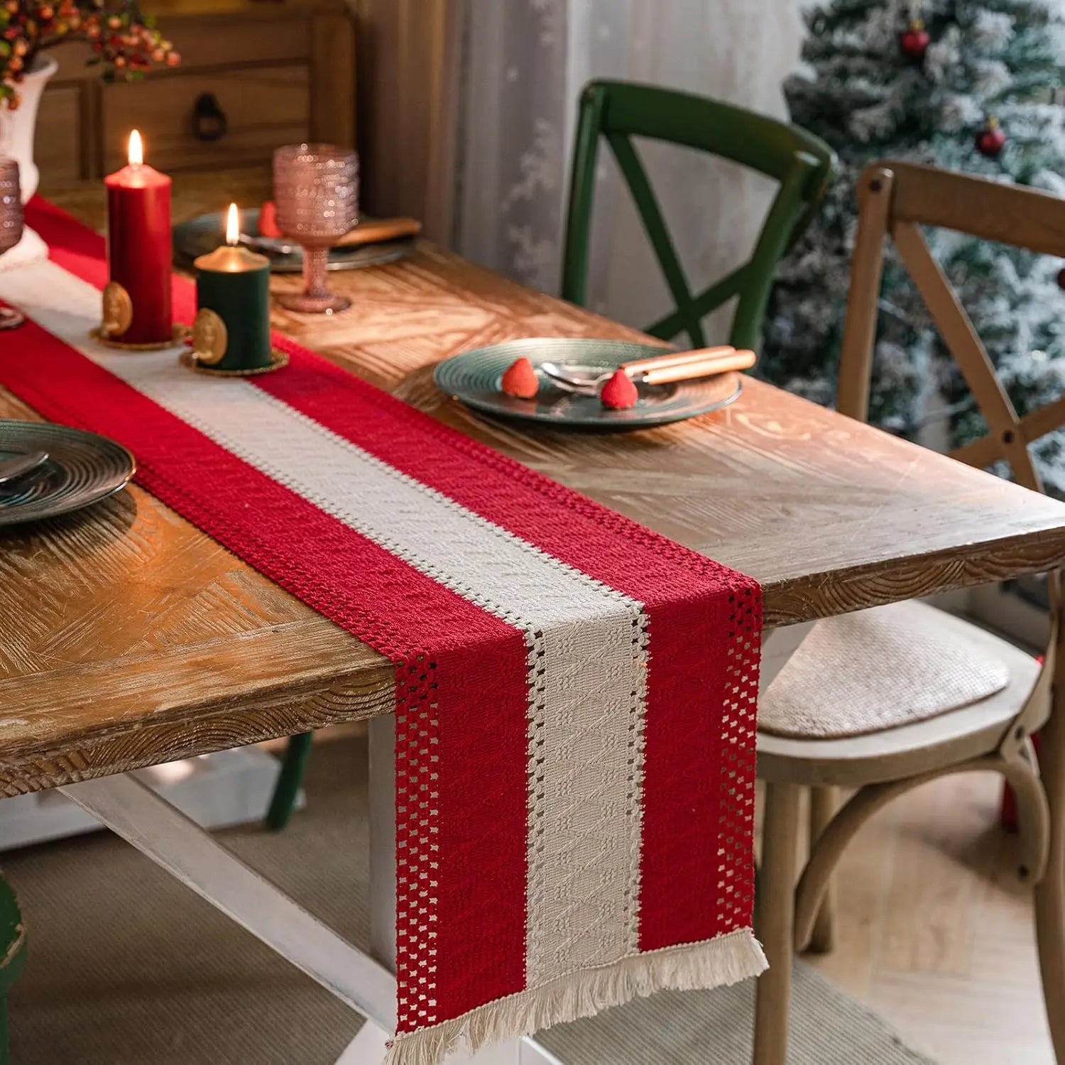 Chemin de table bohème beige pompons motif géométrique