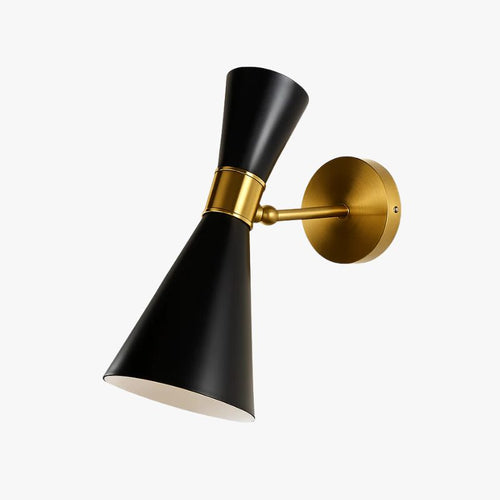 Applique murale design à LED dorée avec abat-jour triangulaire Creative