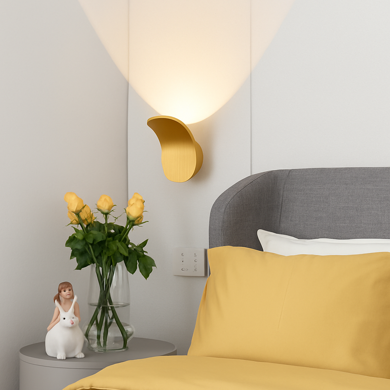 Applique murale design à LED avec abat-jour courbé en métal style Wake