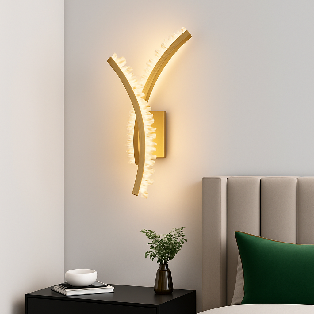 applique murale en cristal naturel et métal doré pour décoration d'ambiance