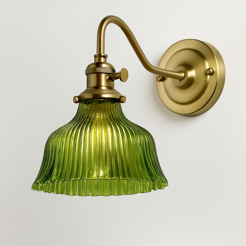 applique murale nordique en laiton avec abat-jour en verre élégant