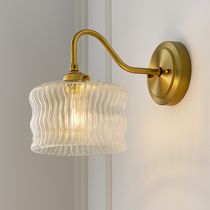 applique murale nordique en laiton avec abat-jour en verre élégant