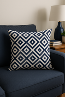 coussin géométrique bleu marine pour décoration intérieure