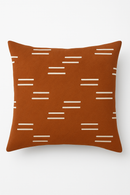 housse de coussin carrée motif géométrique marron élégant