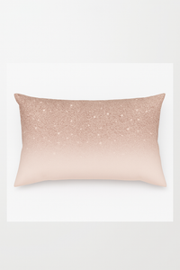 housse de coussin rose à motif géométrique tendance décoration intérieure