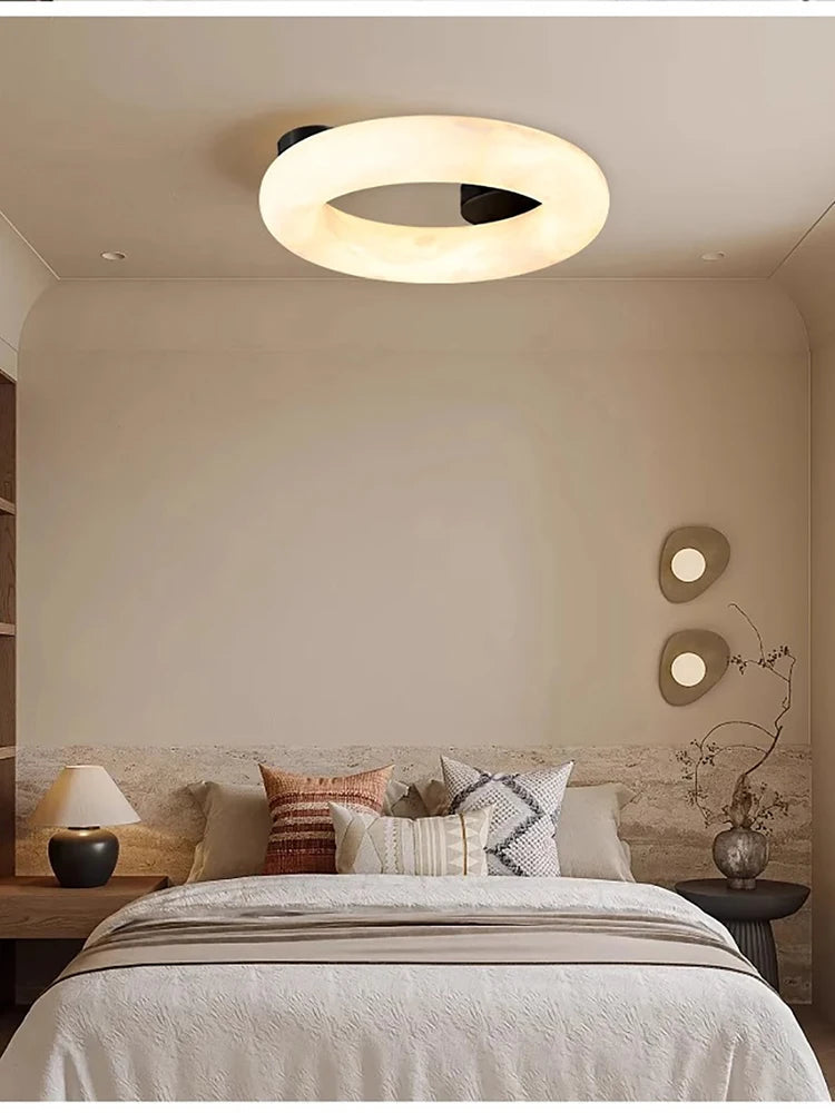 lustre moderne en marbre naturel avec petites lampes encastrées