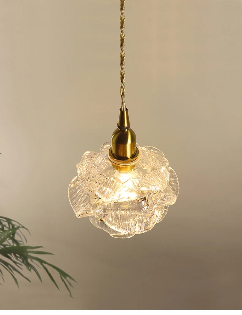 lustre romantique en verre vintage pour intérieur élégant