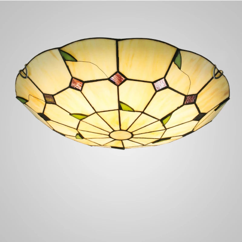 plafonnier méditerranéen éclairage tiffany pour intérieur élégant