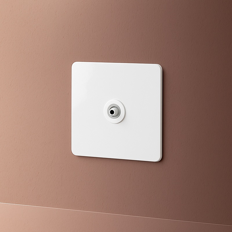 Prise électrique en acier blanc mat bords arrondis