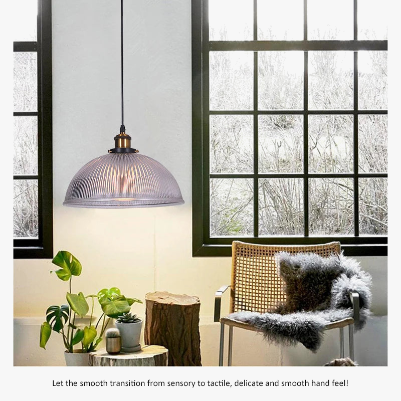 suspension-demi-boule-en-laiton-et-verre-transparent-3.png