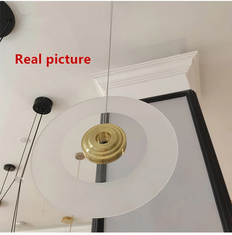 suspension-ronde-minimaliste-en-aluminium-et-verre-pour-espace-contemporain-6.png