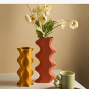vase-en-c-ramique-g-om-trique-pour-arrangements-floraux-artisanaux-0.png