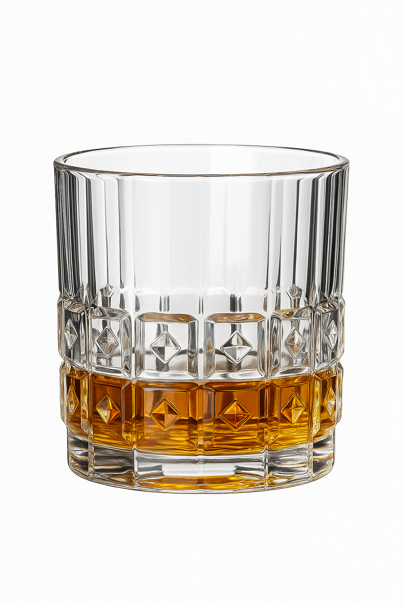 Verres cristal facettés whisky bière vin élégants