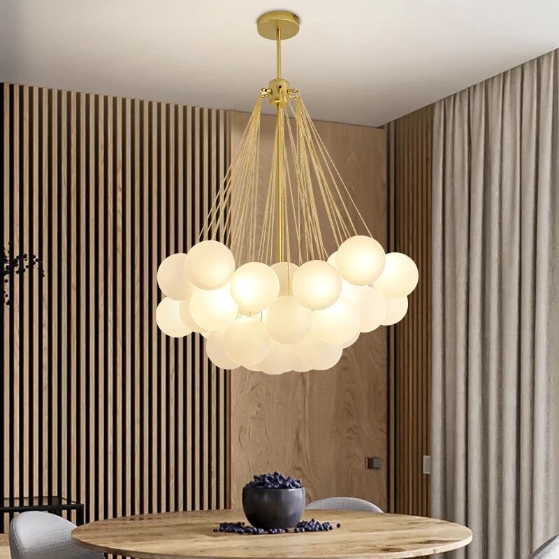 Lustre design avec multiples boules en verre Triz